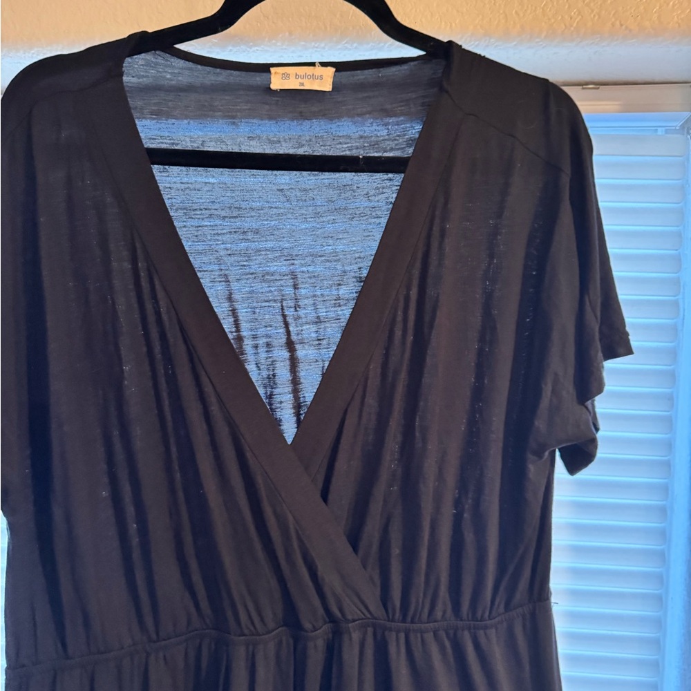 Bulotus low cut black dress